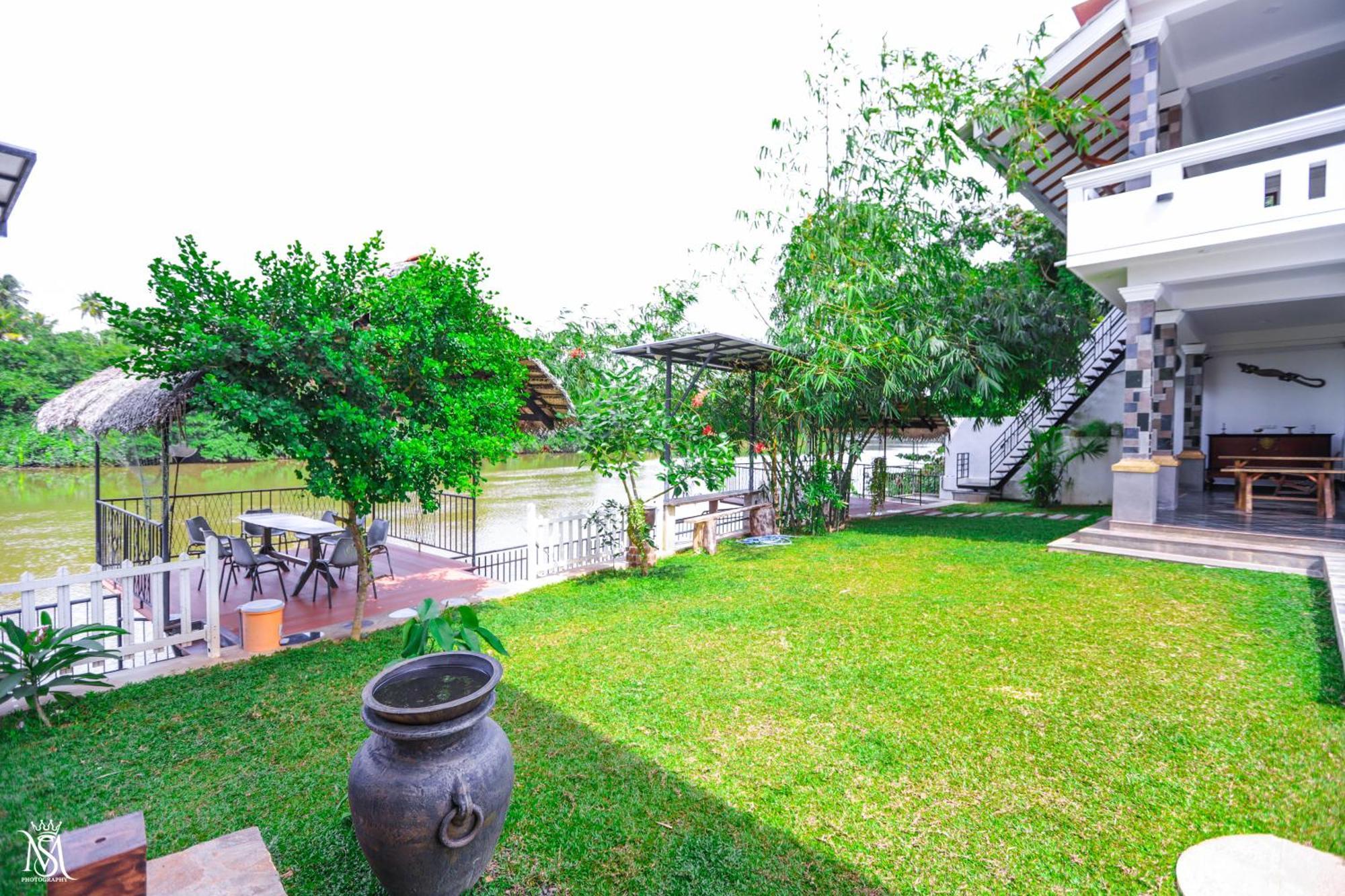 विला Rivershore Wayikkal